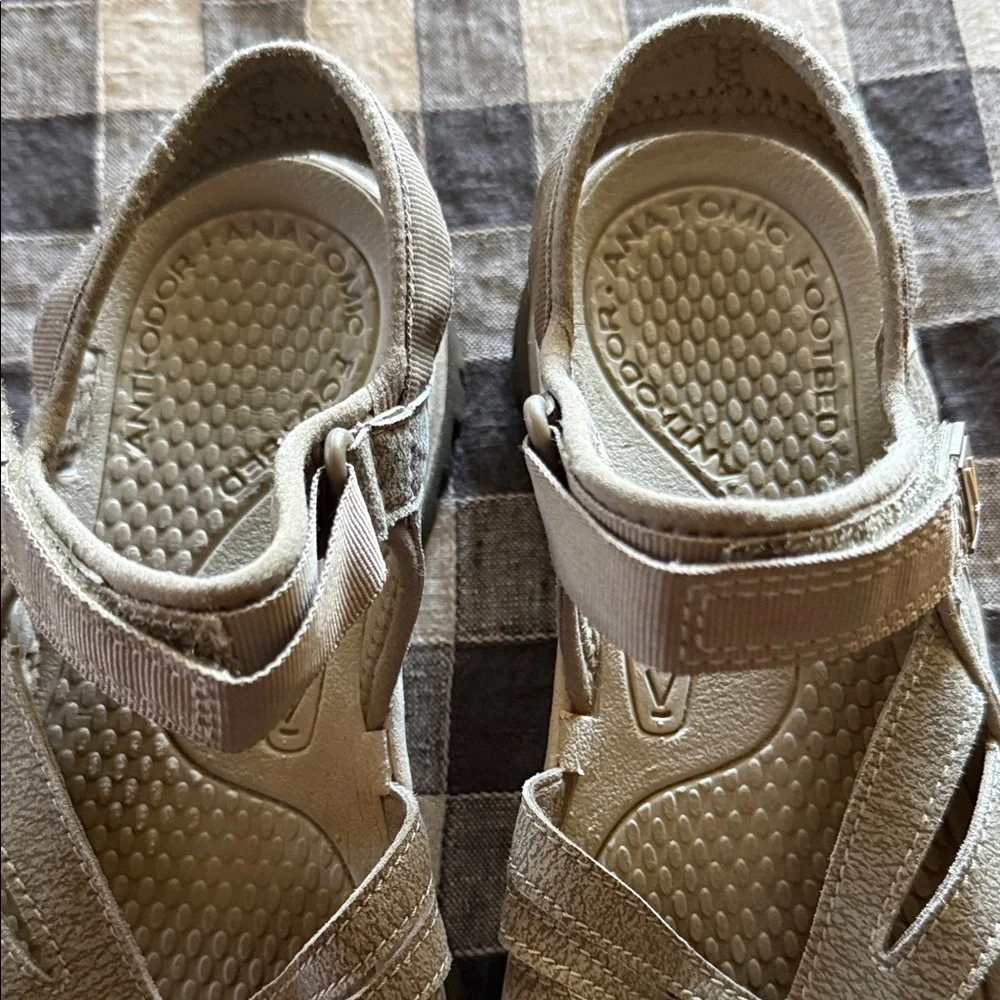 KEEN Rose Women's Sandal in Taupe size 8 .5